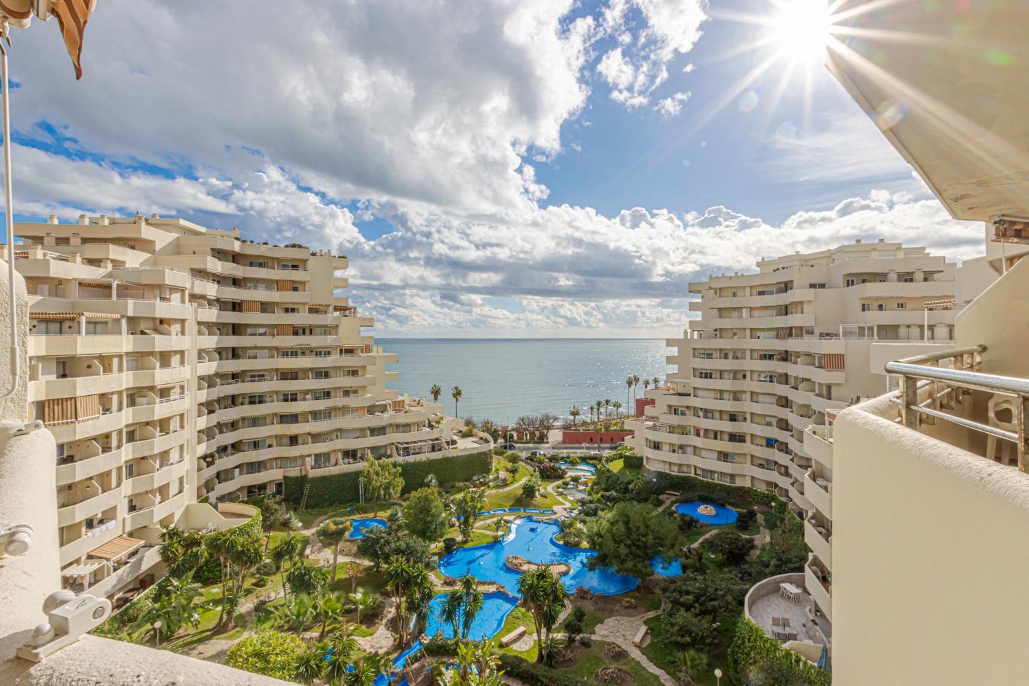 New Wonderful Holidays Benalbeach Apartment