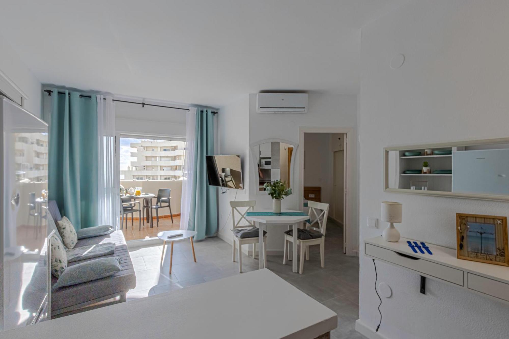 New Wonderful Holidays Benalbeach Apartment