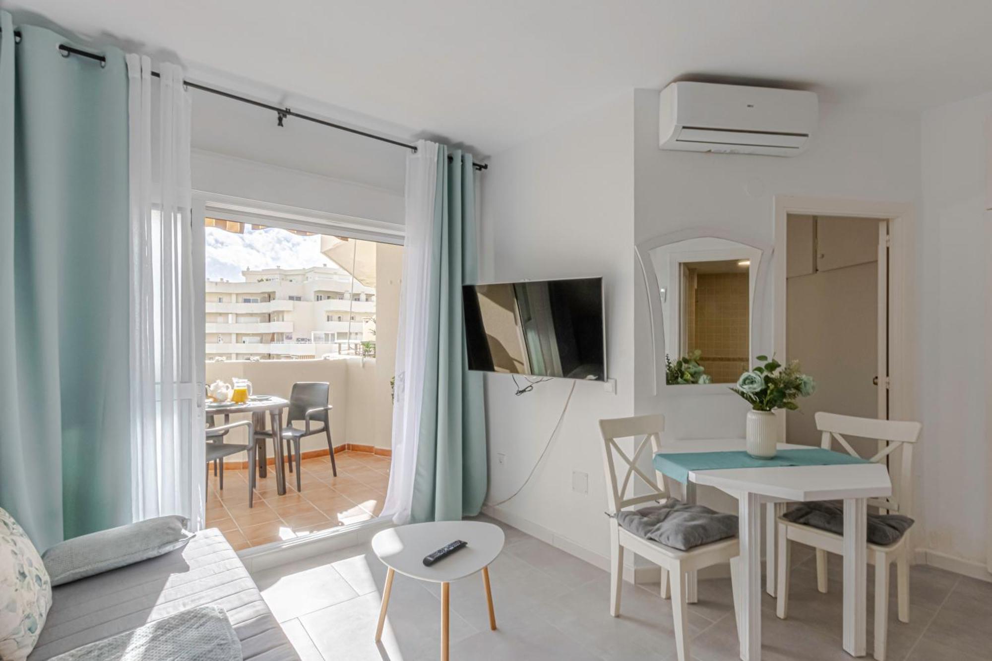 New Wonderful Holidays Benalbeach Apartment